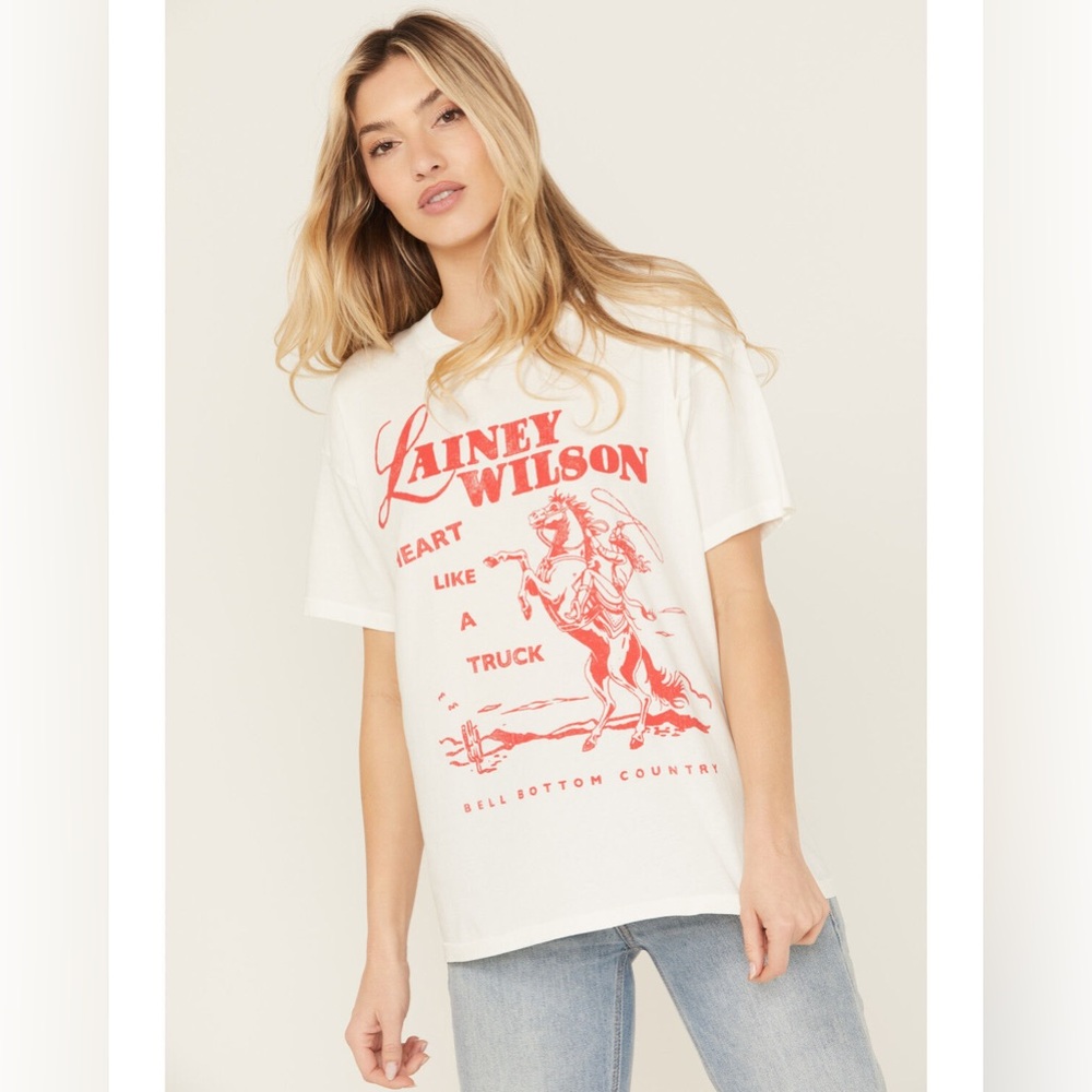 NWT DAY DREAMER LAINEY WILSON HORSE SHORT SLEEVE GRAPHIC TEE size Small